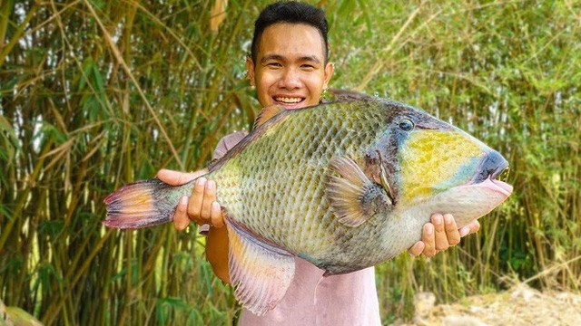 5 kênh du lịch - ẩm thực hot nhất miền Tây: Khoai Lang Thang sắp đạt nút vàng, một YouTuber trẻ tuổi khác đã làm được điều đó từ lâu - Ảnh 42.