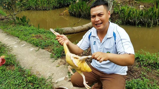 5 kênh du lịch - ẩm thực hot nhất miền Tây: Khoai Lang Thang sắp đạt nút vàng, một YouTuber trẻ tuổi khác đã làm được điều đó từ lâu - Ảnh 53.
