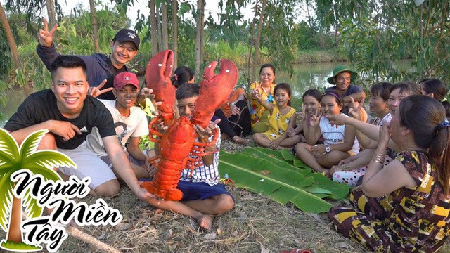 5 kênh du lịch - ẩm thực hot nhất miền Tây: Khoai Lang Thang sắp đạt nút vàng, một YouTuber trẻ tuổi khác đã làm được điều đó từ lâu - Ảnh 63.