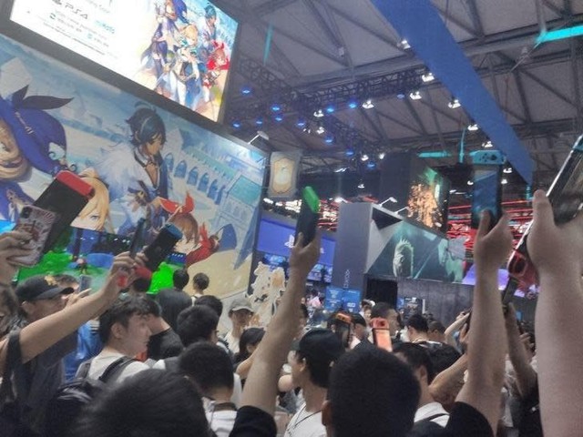 Phản đối game đạo nhái của Trung Quốc, người hâm mộ khủng bố NPH ngay tại hội chợ game - Ảnh 2.