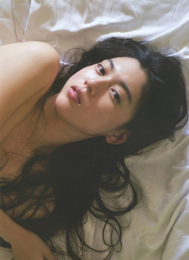 Nhan sắc của hot girl Nhật Bản gây sốt: Xinh như búp bê nhưng lại nghiện cởi - Ảnh 5.