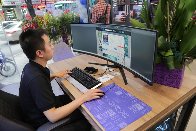 Tới thăm showroom tuyệt đẹp TNC Store mới khai trương: Toàn máy tính khủng cho game thủ chiến tưng bừng - Ảnh 9.