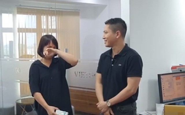  Nữ nhân viên văn phòng ở Hà Nội bất ngờ được sếp tặng quà trị giá gần 1 tỷ đồng - Ảnh 1.