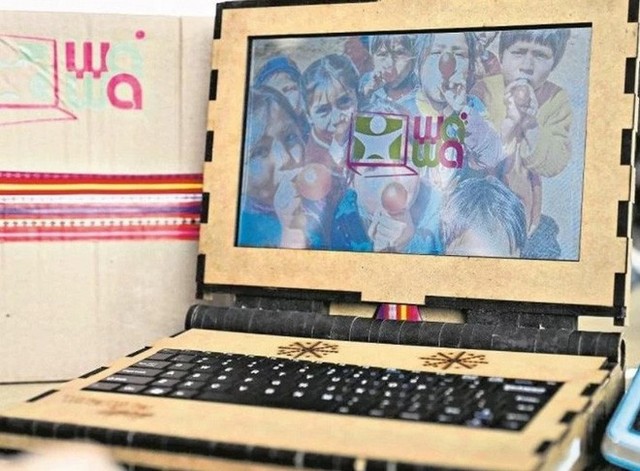 Công ty Peru này tạo ra những chiếc laptop bọc gỗ có một không hai, bền bỉ từ khi còn tiểu học đến lúc vào đại học - Ảnh 4.