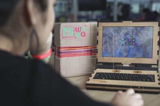 Công ty Peru này tạo ra những chiếc laptop bọc gỗ có một không hai, bền bỉ từ khi còn tiểu học đến lúc vào đại học - Ảnh 1.
