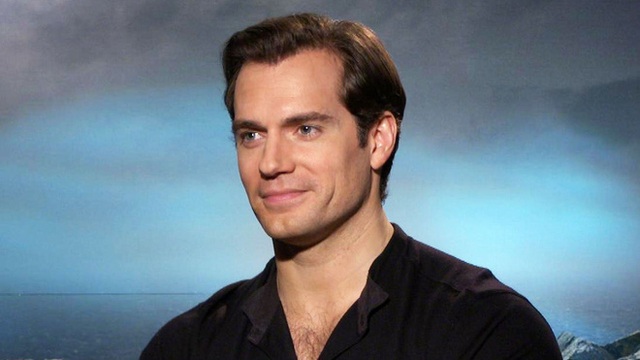 Henry Cavill scratched his eye to the point of almost going blind from wearing contact lenses for too long while filming The Witcher - Photo 2.