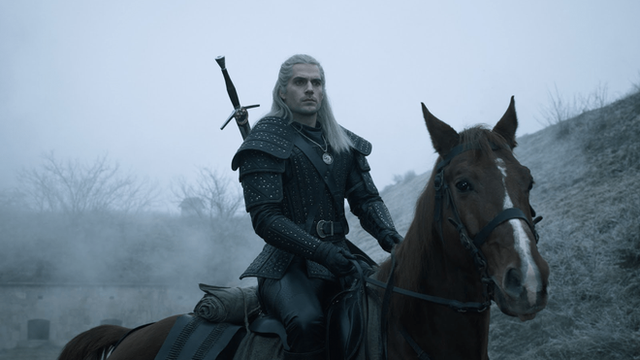 7 bí mật của witcher Henry Cavill: Mặt dày gọi liên tục cho Netflix để được casting, cứ quay phim xong là vác luôn trang phục Geralt về nhà mặc cho nó ngầu - Ảnh 8.