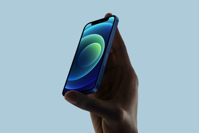 iPhone 12 có một cái rãnh bí ẩn ở cạnh bên.