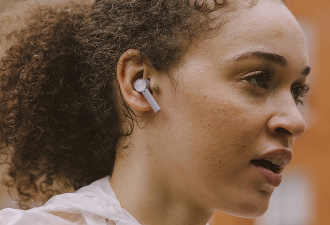 OnePlus Buds Z ra mắt: Không còn nhái AirPods, pin 5 giờ, giá rẻ chỉ 46 USD - Ảnh 2. OnePlus Buds Z ra mắt: Không còn nhái AirPods, pin 5 giờ, giá rẻ chỉ 46 USD - Ảnh 2.