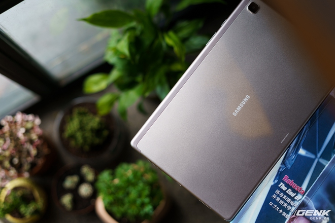 Mở hộp Samsung Galaxy Tab A7: thiết kế pha lẫn hoài cổ và hiện đại, loa là điểm mạnh - Ảnh 7. Mở hộp Samsung Galaxy Tab A7: thiết kế pha lẫn hoài cổ và hiện đại, loa là điểm mạnh - Ảnh 7.