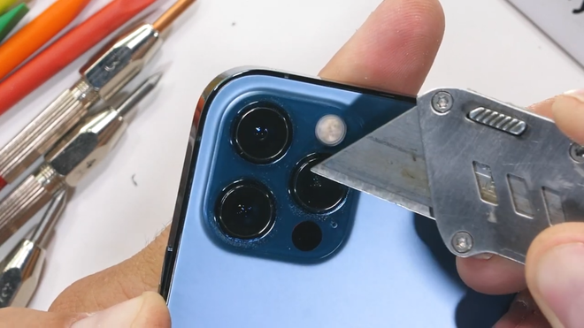 Tra tấn iPhone 12 Pro: Màn hình Ceramic Shield bền nhưng không chống xước - Ảnh 5.