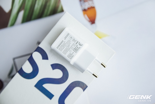 Cận cảnh chiếc điện thoại flagship Galaxy S20 dành riêng cho fan của Samsung: 16 triệu đồng cho trải nghiệm cao cấp là hoàn toàn có thể - Ảnh 13. Cận cảnh chiếc điện thoại flagship Galaxy S20 dành riêng cho fan của Samsung: 16 triệu đồng cho trải nghiệm cao cấp là hoàn toàn có thể - Ảnh 13.