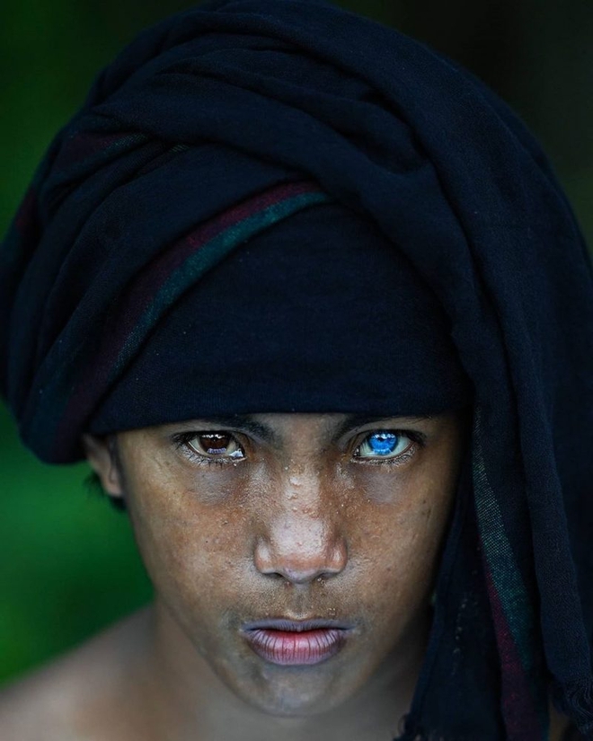 Hội chứng di truyền kỳ lạ khiến cho các thành viên trong bộ tộc bản địa Indonesia sở hữu màu mắt xanh hiếm thấy - Ảnh 4.