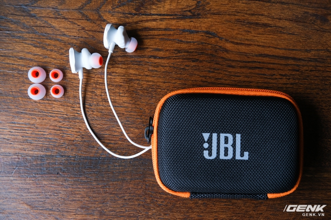 Trên tay JBL Quantum 50: Tai nghe có dây dành cho dân chơi game, housing hầm hố, nhiều phím chức năng, giá dưới 900.000 đồng - Ảnh 2. Trên tay JBL Quantum 50: Tai nghe có dây dành cho dân chơi game, housing hầm hố, nhiều phím chức năng, giá dưới 900.000 đồng - Ảnh 2.