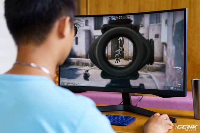 Trên tay và trải nghiệm nhanh Odyssey G5: màn hình cong chuyên game 144 Hz, tốc độ đáp ứng 1ms từ Samsung - Ảnh 12. Trên tay và trải nghiệm nhanh Odyssey G5: màn hình cong chuyên game 144 Hz, tốc độ đáp ứng 1ms từ Samsung - Ảnh 12.