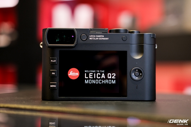 Trên tay Leica Q2 Monochrom đầu tiên tại Việt Nam: Phiên bản chỉ dành cho tín đồ đen trắng, loại bỏ logo chấm đỏ, chi tiết da bọc và lớp sơn được thay đổi, giá 155 triệu đồng - Ảnh 11. Trên tay Leica Q2 Monochrom đầu tiên tại Việt Nam: Phiên bản chỉ dành cho tín đồ đen trắng, loại bỏ logo chấm đỏ, chi tiết da bọc và lớp sơn được thay đổi, giá 155 triệu đồng - Ảnh 11.