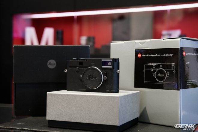 Trên tay Leica Q2 Monochrom đầu tiên tại Việt Nam: Phiên bản chỉ dành cho tín đồ đen trắng, loại bỏ logo chấm đỏ, chi tiết da bọc và lớp sơn được thay đổi, giá 155 triệu đồng - Ảnh 16. Trên tay Leica Q2 Monochrom đầu tiên tại Việt Nam: Phiên bản chỉ dành cho tín đồ đen trắng, loại bỏ logo chấm đỏ, chi tiết da bọc và lớp sơn được thay đổi, giá 155 triệu đồng - Ảnh 16.
