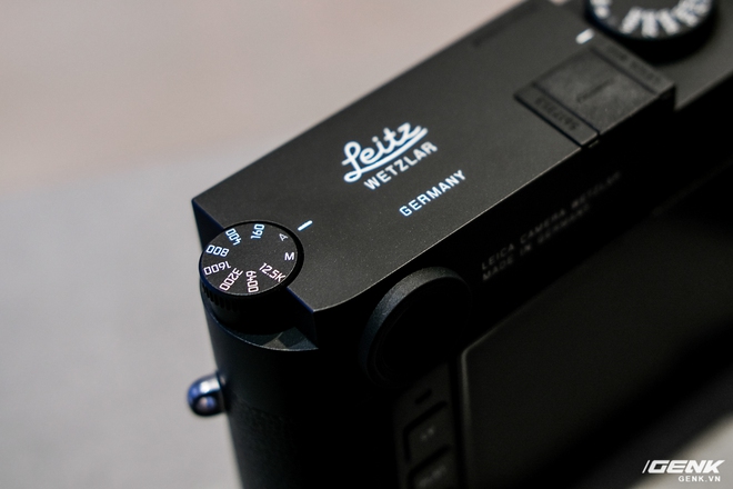 Trên tay Leica Q2 Monochrom đầu tiên tại Việt Nam: Phiên bản chỉ dành cho tín đồ đen trắng, loại bỏ logo chấm đỏ, chi tiết da bọc và lớp sơn được thay đổi, giá 155 triệu đồng - Ảnh 17. Trên tay Leica Q2 Monochrom đầu tiên tại Việt Nam: Phiên bản chỉ dành cho tín đồ đen trắng, loại bỏ logo chấm đỏ, chi tiết da bọc và lớp sơn được thay đổi, giá 155 triệu đồng - Ảnh 17.