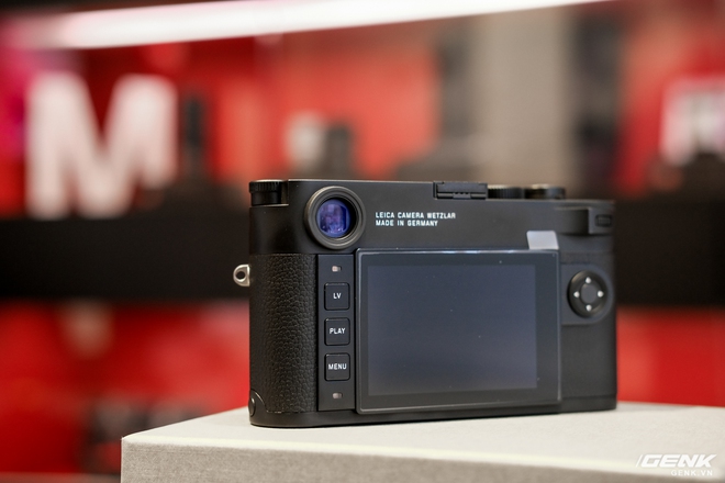 Trên tay Leica Q2 Monochrom đầu tiên tại Việt Nam: Phiên bản chỉ dành cho tín đồ đen trắng, loại bỏ logo chấm đỏ, chi tiết da bọc và lớp sơn được thay đổi, giá 155 triệu đồng - Ảnh 18. Trên tay Leica Q2 Monochrom đầu tiên tại Việt Nam: Phiên bản chỉ dành cho tín đồ đen trắng, loại bỏ logo chấm đỏ, chi tiết da bọc và lớp sơn được thay đổi, giá 155 triệu đồng - Ảnh 18.