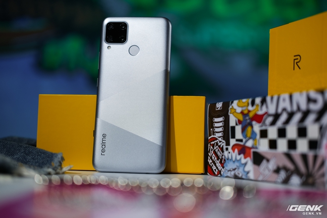 Trên tay Realme C15 tại Việt Nam: Thiết kế giống C12, thêm 1 camera sau, RAM tăng 1GB, chạy Snapdragon 460, giá 4,19 triệu đồng - Ảnh 2.