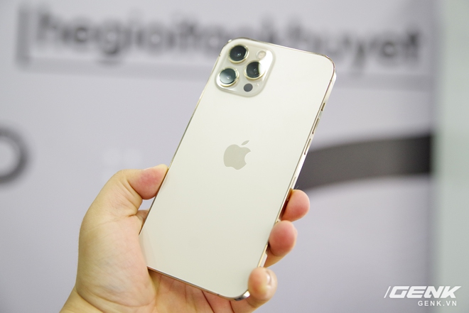 iPhone 12 Pro Max đầu tiên về Việt Nam, giá 53 triệu đồng - Ảnh 3.