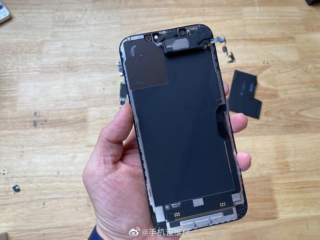 Mổ bụng iPhone 12 Pro Max, xác nhận dung lượng pin chỉ 3.687mAh - Ảnh 2.