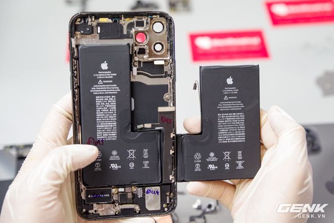 Dissecting the abdomen of iPhone 12 Pro Max in Vietnam: L-shaped battery with a capacity of 3,687mAh, the rear camera is both large and long - Photo 25.