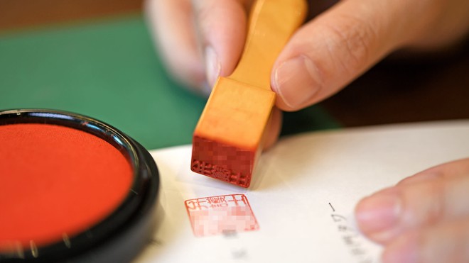 Chuyển đổi số, Nhật Bản loại bỏ sử dụng con dấu trong 99% thủ tục hành chính - Ảnh 1. Chuyển đổi số, Nhật Bản loại bỏ sử dụng con dấu trong 99% thủ tục hành chính - Ảnh 1.