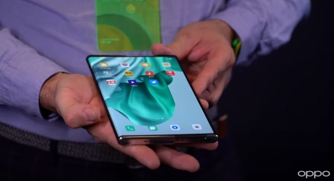 Sếp Oppo tự hào khoe Oppo X 2021 gập bụng được 100 ngàn lần mà không gặp vấn đề nào - Ảnh 1. Sếp Oppo tự hào khoe Oppo X 2021 gập bụng được 100 ngàn lần mà không gặp vấn đề nào - Ảnh 1.