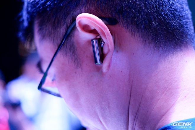 Cận cảnh tai nghe không dây Huawei FreeBuds Pro tại Việt Nam: Màu sắc đẹp mắt, chống ồn 40dB, driver 11mm, công nghệ mới giúp kết nối ổn định hơn - Ảnh 7. Cận cảnh tai nghe không dây Huawei FreeBuds Pro tại Việt Nam: Màu sắc đẹp mắt, chống ồn 40dB, driver 11mm, công nghệ mới giúp kết nối ổn định hơn - Ảnh 7.