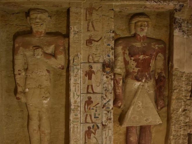 Khai quật lăng mộ 2500 năm tuổi, tìm thấy hàng loạt lời nguyền xác ướp Ai Cập khắc trên tường - Ảnh 2.