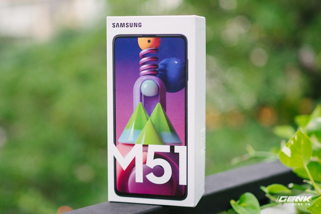 Trên tay Galaxy M51: Smartphone có pin trâu nhất phân khúc, giá 9.49 triệu đồng - Ảnh 1. Trên tay Galaxy M51: Smartphone có pin trâu nhất phân khúc, giá 9.49 triệu đồng - Ảnh 1.