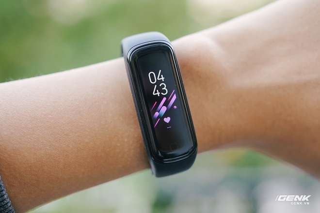 Chi tiết Galaxy Fit2: Smartband đáng mua trong phân khúc dưới 1 triệu đồng - Ảnh 7. Chi tiết Galaxy Fit2: Smartband đáng mua trong phân khúc dưới 1 triệu đồng - Ảnh 7.