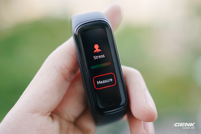 Chi tiết Galaxy Fit2: Smartband đáng mua trong phân khúc dưới 1 triệu đồng - Ảnh 11. Chi tiết Galaxy Fit2: Smartband đáng mua trong phân khúc dưới 1 triệu đồng - Ảnh 11.