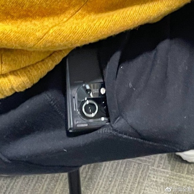 Xiaomi Mi 11 lộ ảnh thực tế với cụm camera vuông - Ảnh 2. Xiaomi Mi 11 lộ ảnh thực tế với cụm camera vuông - Ảnh 2.