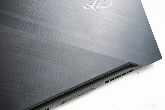 Trải nghiệm ASUS ROG Zephyrus M15: Chiếc laptop chơi game dành cho hội không thích khoe mẽ, màn hình 240Hz 3ms, GTX 1660Ti, có điều giá thành còn hơi căng - Ảnh 5. Trải nghiệm ASUS ROG Zephyrus M15: Chiếc laptop chơi game dành cho hội không thích khoe mẽ, màn hình 240Hz 3ms, GTX 1660Ti, có điều giá thành còn hơi căng - Ảnh 5.