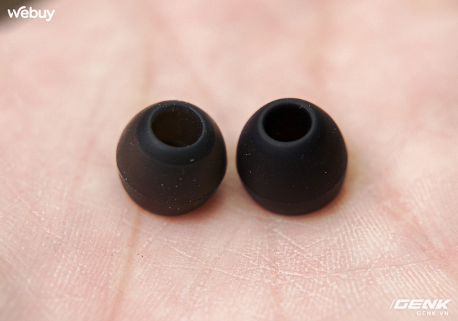 So tai nghe Samsung AKG trứ danh phiên bản hàng real và fake mới hiểu sao nhiều người bị lừa đến vậy - Ảnh 7. So tai nghe Samsung AKG trứ danh phiên bản hàng real và fake mới hiểu sao nhiều người bị lừa đến vậy - Ảnh 7.