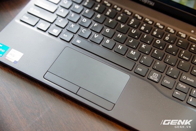 Fujitsu ra mắt laptop nhẹ nhất Việt Nam, sử dụng chip Intel thế hệ 11 Tiger Lake, giá từ 30 triệu đồng - Ảnh 4.