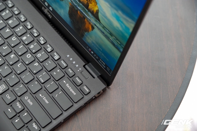 Fujitsu ra mắt laptop nhẹ nhất Việt Nam, sử dụng chip Intel thế hệ 11 Tiger Lake, giá từ 30 triệu đồng - Ảnh 6. Fujitsu ra mắt laptop nhẹ nhất Việt Nam, sử dụng chip Intel thế hệ 11 Tiger Lake, giá từ 30 triệu đồng - Ảnh 6.