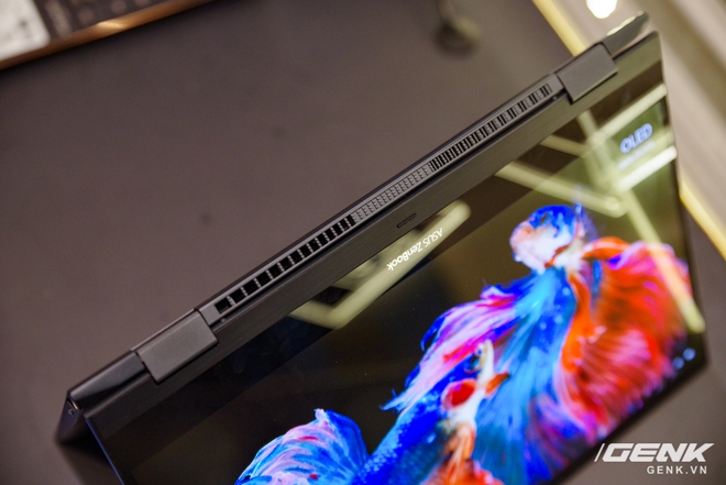 ASUS trình làng bộ đôi Zenbook Flip: thiết kế siêu mỏng, có thể gập mở 360 độ, màn hình OLED giá từ 26 triệu đồng - Ảnh 8. ASUS trình làng bộ đôi Zenbook Flip: thiết kế siêu mỏng, có thể gập mở 360 độ, màn hình OLED giá từ 26 triệu đồng - Ảnh 8.