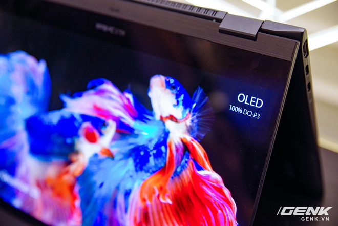 ASUS trình làng bộ đôi Zenbook Flip: thiết kế siêu mỏng, có thể gập mở 360 độ, màn hình OLED giá từ 26 triệu đồng - Ảnh 11. ASUS trình làng bộ đôi Zenbook Flip: thiết kế siêu mỏng, có thể gập mở 360 độ, màn hình OLED giá từ 26 triệu đồng - Ảnh 11.