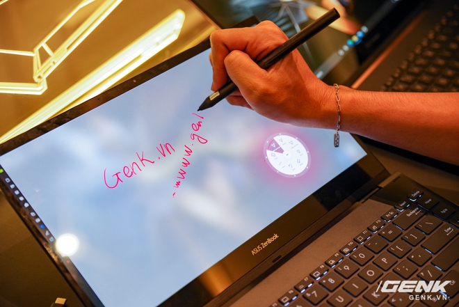 ASUS trình làng bộ đôi Zenbook Flip: thiết kế siêu mỏng, có thể gập mở 360 độ, màn hình OLED giá từ 26 triệu đồng - Ảnh 13. ASUS trình làng bộ đôi Zenbook Flip: thiết kế siêu mỏng, có thể gập mở 360 độ, màn hình OLED giá từ 26 triệu đồng - Ảnh 13.