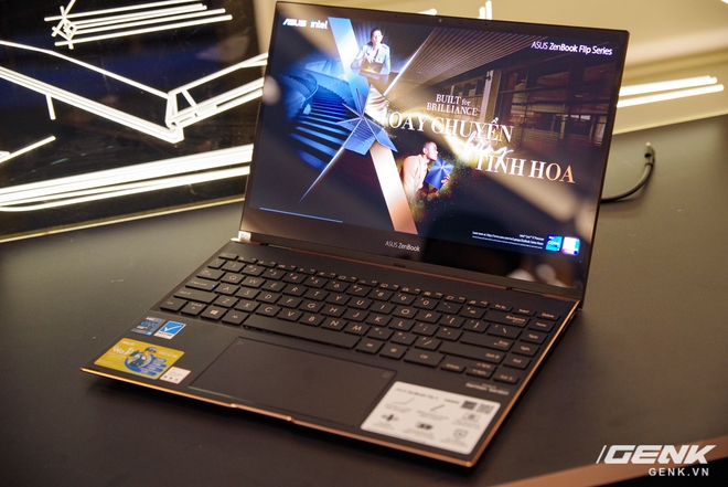 ASUS trình làng bộ đôi Zenbook Flip: thiết kế siêu mỏng, có thể gập mở 360 độ, màn hình OLED giá từ 26 triệu đồng - Ảnh 16. ASUS trình làng bộ đôi Zenbook Flip: thiết kế siêu mỏng, có thể gập mở 360 độ, màn hình OLED giá từ 26 triệu đồng - Ảnh 16.
