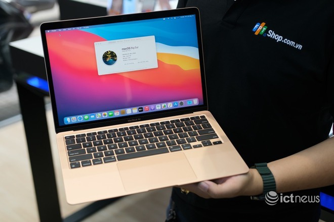 Mở bán MacBook sớm, Apple muốn đấu với thị trường xách tay? - Ảnh 1.