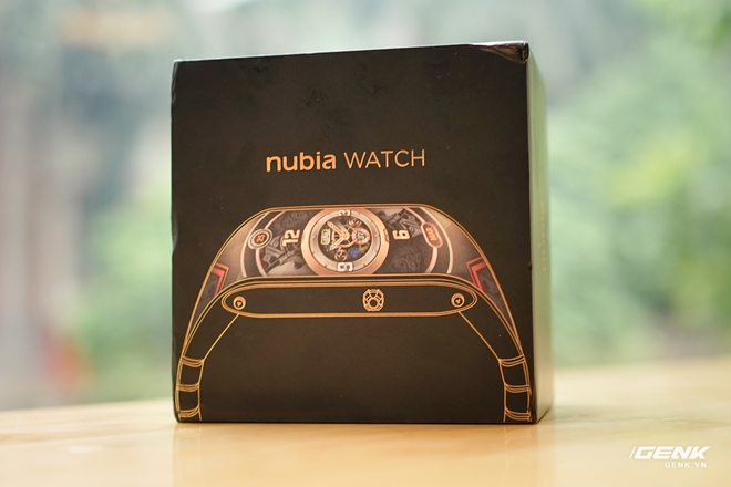 Trên tay Nubia Watch: Smartwatch màn hình uốn dẻo siêu dị không dành cho người bình thường - Ảnh 1. Trên tay Nubia Watch: Smartwatch màn hình uốn dẻo siêu dị không dành cho người bình thường - Ảnh 1.