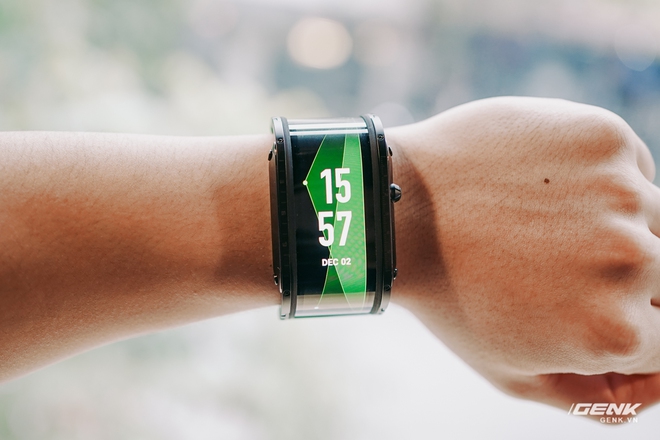 Trên tay Nubia Watch: Smartwatch màn hình uốn dẻo siêu dị không dành cho người bình thường - Ảnh 13. Trên tay Nubia Watch: Smartwatch màn hình uốn dẻo siêu dị không dành cho người bình thường - Ảnh 13.