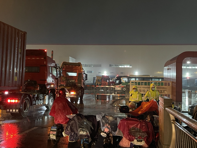 Chaos of Tesla China: Super factory of blood and tears - Photo 3. Sự hỗn loạn của Tesla Trung Quốc: Siêu nhà máy của máu và nước mắt - Ảnh 3.