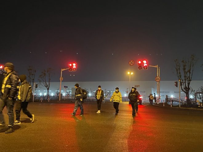 Chaos of Tesla China: Super factory of blood and tears - Photo 5. Sự hỗn loạn của Tesla Trung Quốc: Siêu nhà máy của máu và nước mắt - Ảnh 5.