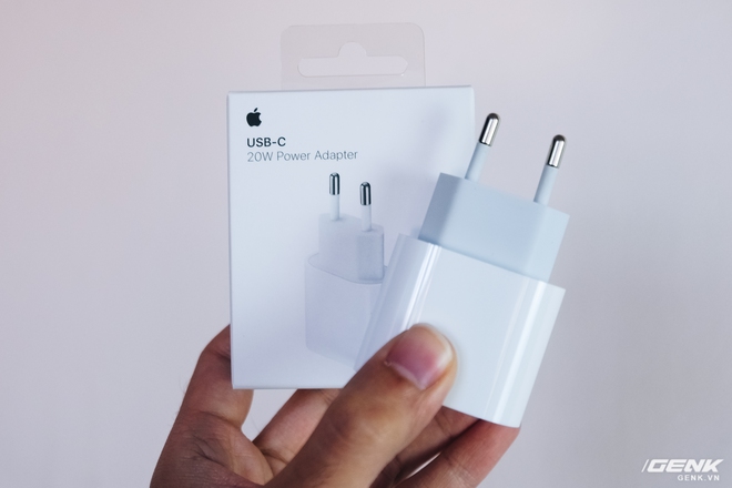 Đánh giá củ sạc Apple 20W đang cháy hàng tại Việt Nam: Giá cao nhưng chẳng có gì đặc biệt - Ảnh 12.