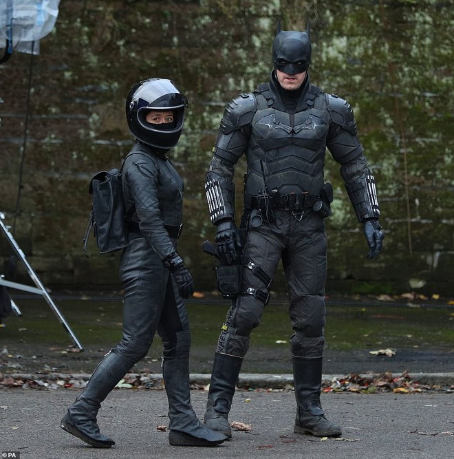 Mời bạn tham quan phim trường The Batman: Hoá ra thành phố Gotham được tạo ra công phu như thế này đây - Ảnh 9. Mời bạn tham quan phim trường The Batman: Hoá ra thành phố Gotham được tạo ra công phu như thế này đây - Ảnh 9.